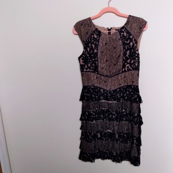 BCBGMaxAzria Black Tiered Lace Overlay Sleeveless Cocktail Dress Size 4 - Picture 1 of 16